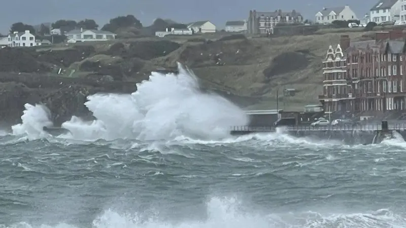 Red weather warning issued as violent storm force winds approach